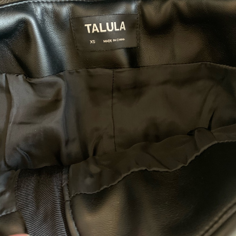 new Aritzia Talula faux leather skirt with zip - Picture 4 of 5